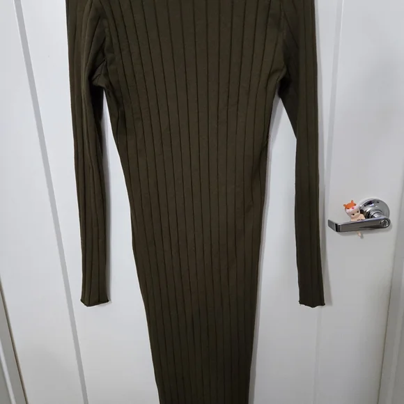 Zara Green Long Sleeve V-Neck Sheath Dress(New) - Picture 3 of 4
